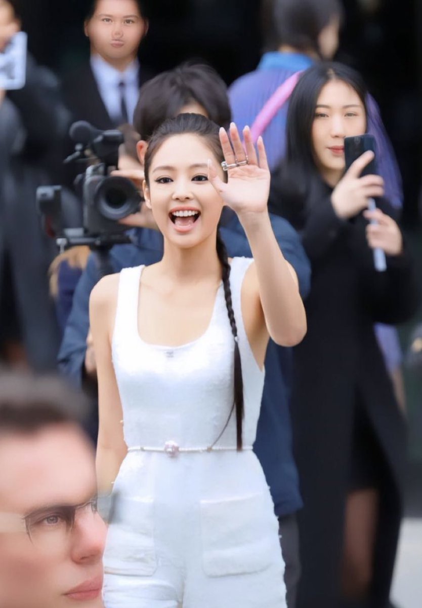 BBU_BLACKPINK's tweet photo. #JENNIE at CHANEL Fall-Winter 23/24 Show in Paris!

AMBASSADOR JENNIE FOR CHANEL #JENNIExCHANELFW23 @BLACKPINK https://t.co/IFvC0zq7WL