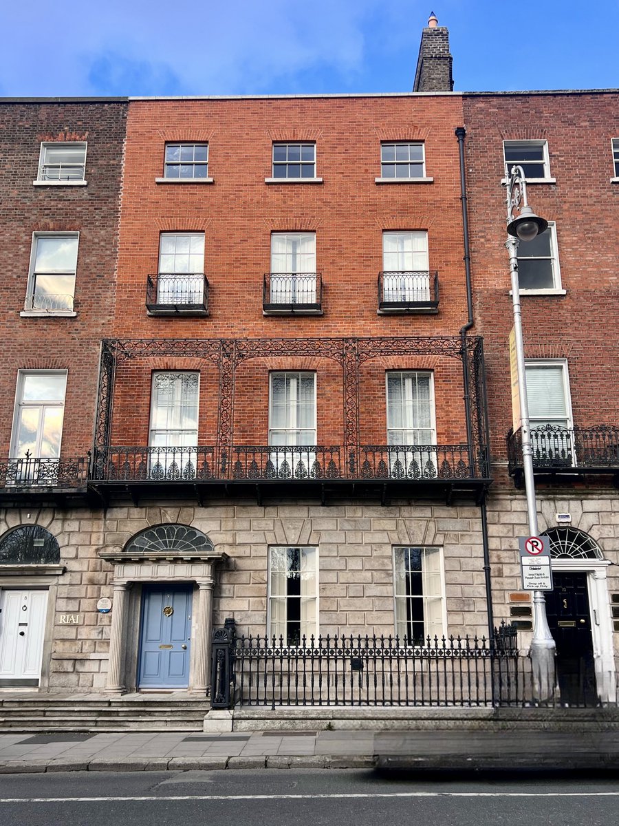 aroundthehouses's tweet photo. Oh I could live in one of these beauties #dublin #gardensquare https://t.co/P5JPT6obZJ