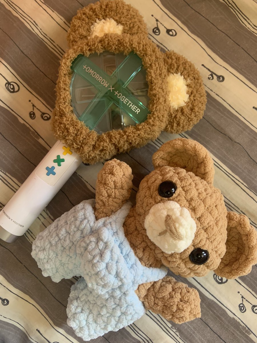 mazestelle's tweet photo. ꒰ txt gyubear crochet ꒱ 🧸

omg hii @cozysoob these vv fluffy bear crochet arrived home safely, tysm!! i really love how they’re beautifully crafted (づ๑•ᴗ•๑)づ♡

#TYSMsky https://t.co/cOTRiPjT81