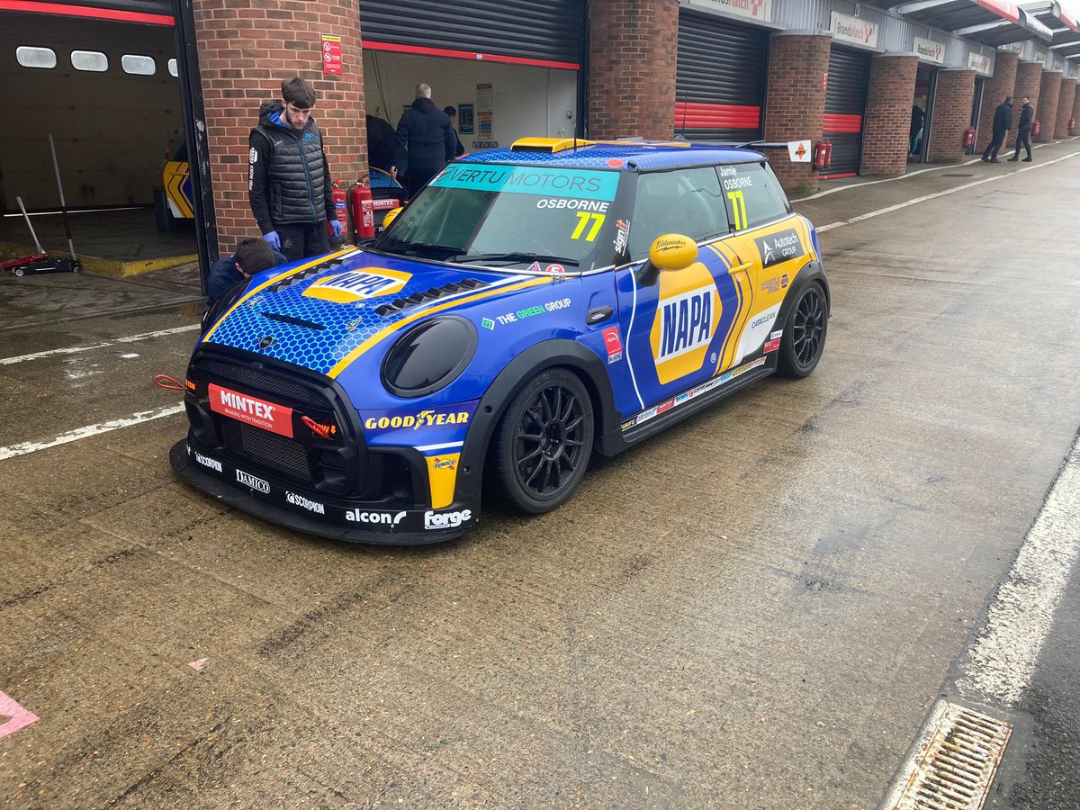 naparacinguk's tweet photo. 🔵🟡 @MINIChallengeUK testing is underway with just 1 MONTH TO GO before the first race of 2023 🤩

Let’s begin 💪 …
🔵 Cam Richardson (Trophy)
🟡 Callum Eason (Trophy) 
🔵 Lewis Selby (JCW)
🟡 Jamie Osborne (JCW)

#NAPARacingUK 
#MINIChallenge 
#MINIJCW https://t.co/thnrdWxWSK