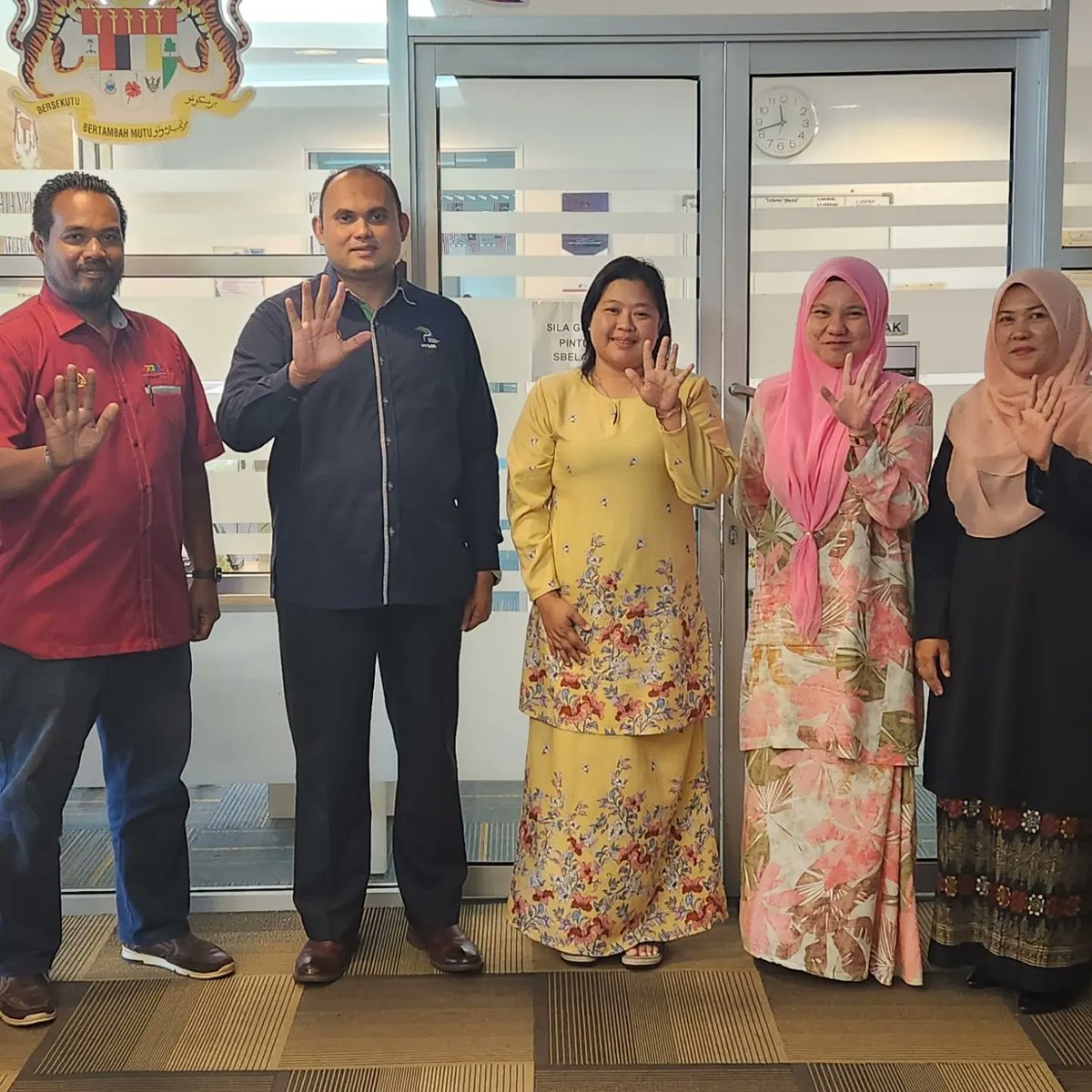 Lppn9official's tweet photo. 7 Mac 2023 | Jabatan Perikanan Negeri Sembilan
KUNJUNG HORMAT PENGARAH LPP N.SEMBILAN KE JABATAN PERIKANAN N.SEMBILAN
#LPPMalaysia #LPP4farmers
#PerkasaPeladang
#MAFSMalaysia
#sekuritimakananuntukmasadepan
#DemiPertiwi
#NadiRakyat
#LPP50Tahun
#MalaysiaMadani
#Lppn9official https://t.co/mLwHkcakPa