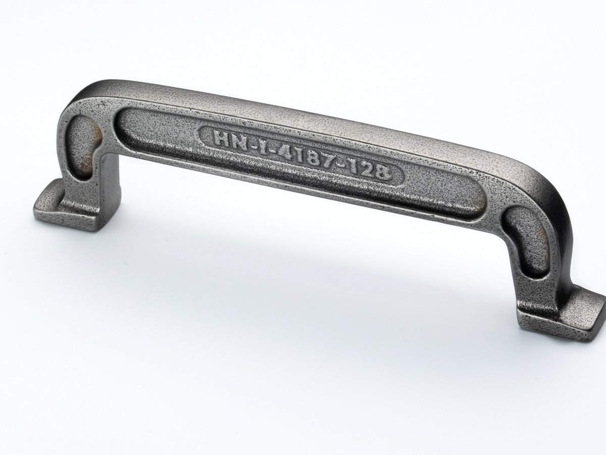 This is the Kingston. This industrial handle was inspired by the G-Clamp and oozes modernity combined with honest hard work! crofts.co.uk/product/kingst… #industrialhardware #handle #kitchen #industrial