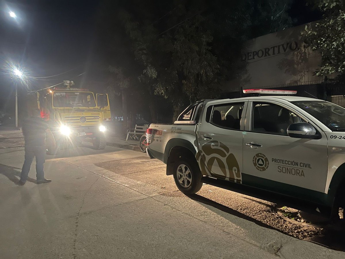 LLEGAN REFUERZOS
Arriban a Suaqui Grande vehículos todo terreno de tipo Unimog pertenecientes a la Comisión Nacional Forestal y de Protección Civil Sonora para reforzar el combate forestal en ese municipio; además se suman elementos de la Secretaría de la Defensa Nacional.