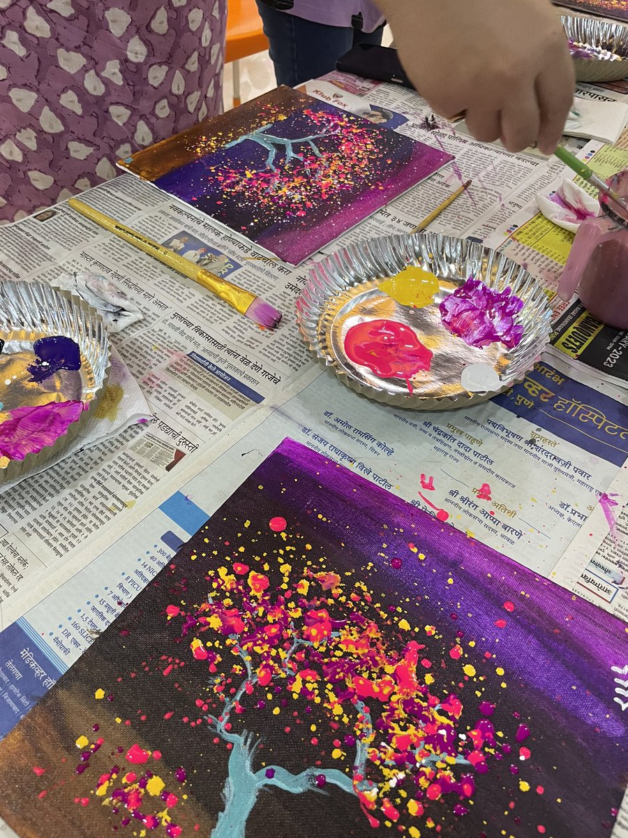 gayatrid0707's tweet photo. Had a fun and relaxing session with these beauties at a corporate workshop yesterday. Celebrated Holi and Women’s Day 🥳 DM me if you would like to have any such activity. 
#art #painitng #paintingworkshop #studiogaya3 #pune #groupworkshops #corporate #womensday https://t.co/2KX1malOLJ