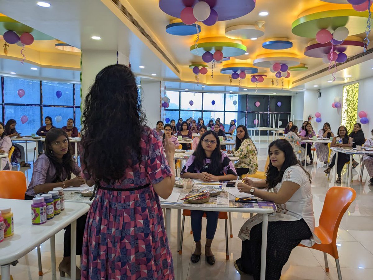 gayatrid0707's tweet photo. Had a fun and relaxing session with these beauties at a corporate workshop yesterday. Celebrated Holi and Women’s Day 🥳 DM me if you would like to have any such activity. 
#art #painitng #paintingworkshop #studiogaya3 #pune #groupworkshops #corporate #womensday https://t.co/2KX1malOLJ