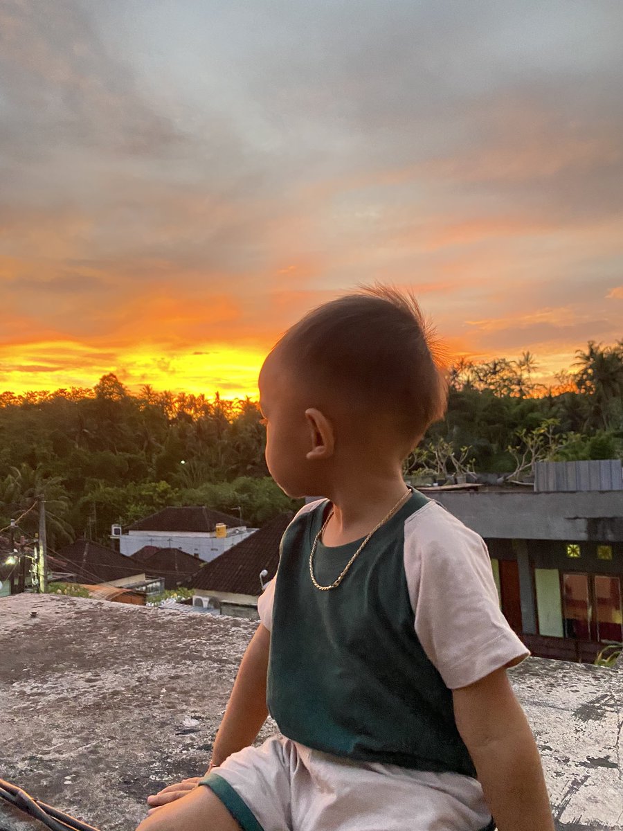 Mama, sini sunsetan diatas sama adik 🥰