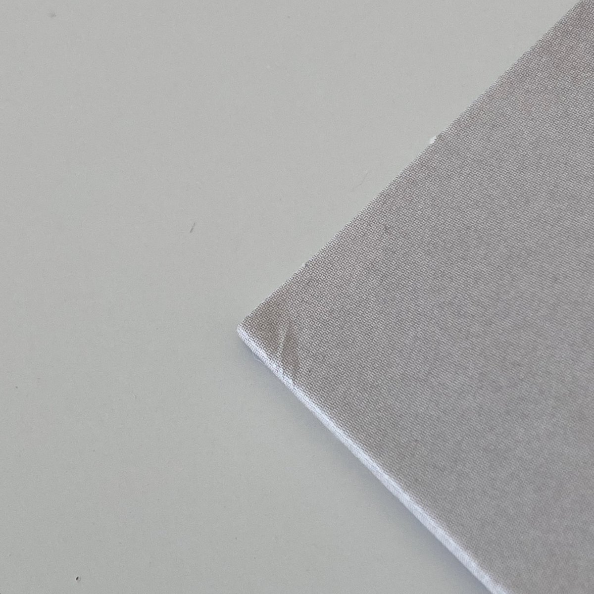 ส่งต่อแผ่นเสียงมือสอง The 1975 - being funny in a foreign language สี blue galaxy 

แกะซีลแล้ว ลงเข็ม 1 ครั้ง ตำหนิ ปกปลิ 1 ด้านจากการขนส่ง มีรอยย่นนิดนึง 1 มุม 

ราคา 2,200 ฿ ส่งฟรี สนใจ dm ได้เลยค่ะ 💿