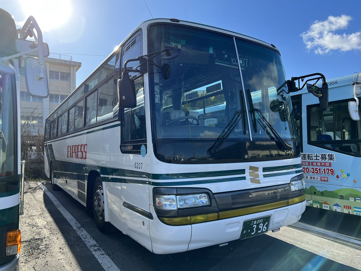 charliejpn81's tweet photo. #Remember2005
#三重交通 桑名営業所🚌
#セレガR って #合掌型ワイパー のバスがあるんですね😲
今まで気にしたことがありませんでした😅
セレガRにはまたまだ活躍してほしいですね🤗
#三交 https://t.co/XKqZ2rZv3D