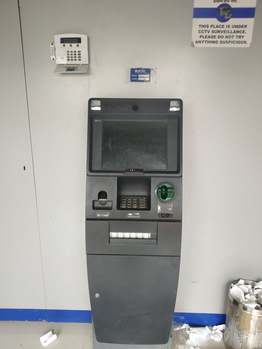 srks9293's tweet photo. @HDFCBank_Cares  hi 
I have used  ur atm hvng atm id P3ENAM15 location non metro for withdrawl of 10000 rs but while despensing amount machine became dead and i hv got amount deduction message from my bank, look onto. Matter do the needful https://t.co/ahiVJf18kg