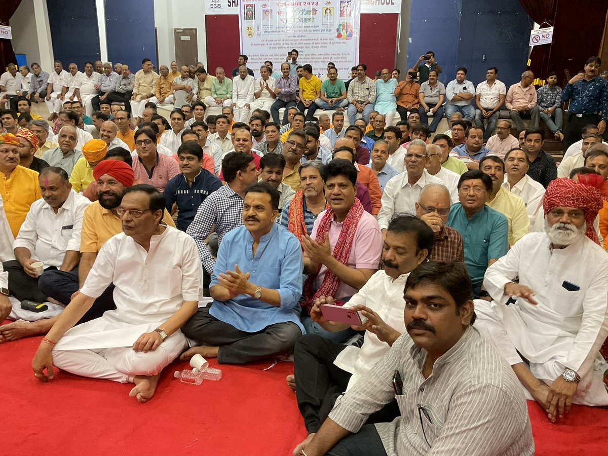 sanjaynirupam's tweet photo. मुंबई का राजस्थानी समाज हर साल धूमधाम से होली संगीत का आयोजन करता है।
और हर साल आयोजक बड़े आग्रह से मुझे बुलाते हैं।
मैं भी उनके साथ होली की ख़ुशियाँ बाँटने का लोभ संवरण नहीं कर पाता हूँ।
कल का आयोजन।
#HappyHoli https://t.co/MIeIYxmkpt