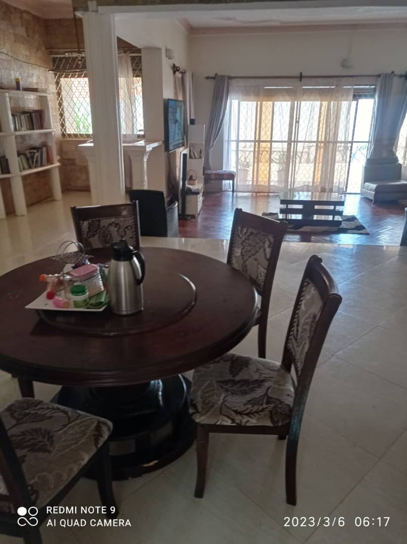 shukranproperty's tweet photo. โค๏ธA BEAUTIFUL HOUSE FOR SALE:
Located at Munyonyo, with elite neighbor hood and good security.
๐Has #4bedrooms with bathrooms, sitting and dining rooms kitchen and boy's quarters.
๐Seated on #25Decimals it's a private Milo land
๐Asking price #950m negotiable.
Call 0706592177 https://t.co/Gq2OXswWAF