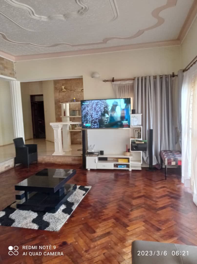 shukranproperty's tweet photo. โค๏ธA BEAUTIFUL HOUSE FOR SALE:
Located at Munyonyo, with elite neighbor hood and good security.
๐Has #4bedrooms with bathrooms, sitting and dining rooms kitchen and boy's quarters.
๐Seated on #25Decimals it's a private Milo land
๐Asking price #950m negotiable.
Call 0706592177 https://t.co/Gq2OXswWAF