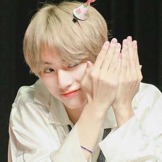rosedbird's tweet photo. #bts #btstaehyung #taehyung #kimv #thv #kimtaehyung #btspics #taehungpics #btsvpics #thvcute #vcute #taehyungff #taehyunhphoto #taearmy #tae #taekook #thvstory #thv #taehyungbighit #btsbighit #kimbts #taehyungedits #taehyungfanart https://t.co/UAjOBsWzmj
