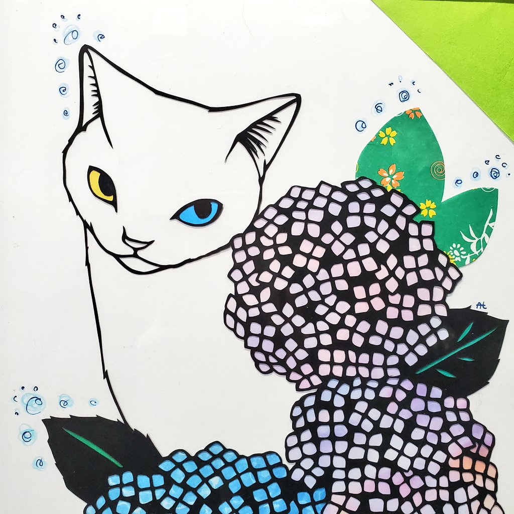 ATkirie's tweet photo. 紫陽花

こちらも以前作ったのと違うデザインver.
より水を滴らせました
紫陽花の花を切るのが楽しかったです
※実際の猫は水が苦手な子が多いので無闇に水をかけないように※

 #ねこといっしょ #NYAWREKA #切り絵 #保護猫 https://t.co/qASBIyB4Lh