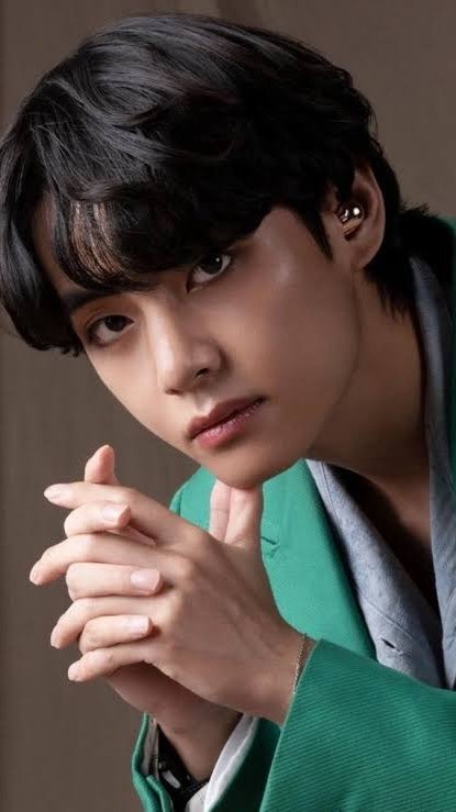 OKAY BUT LOOK AT MY MANS
