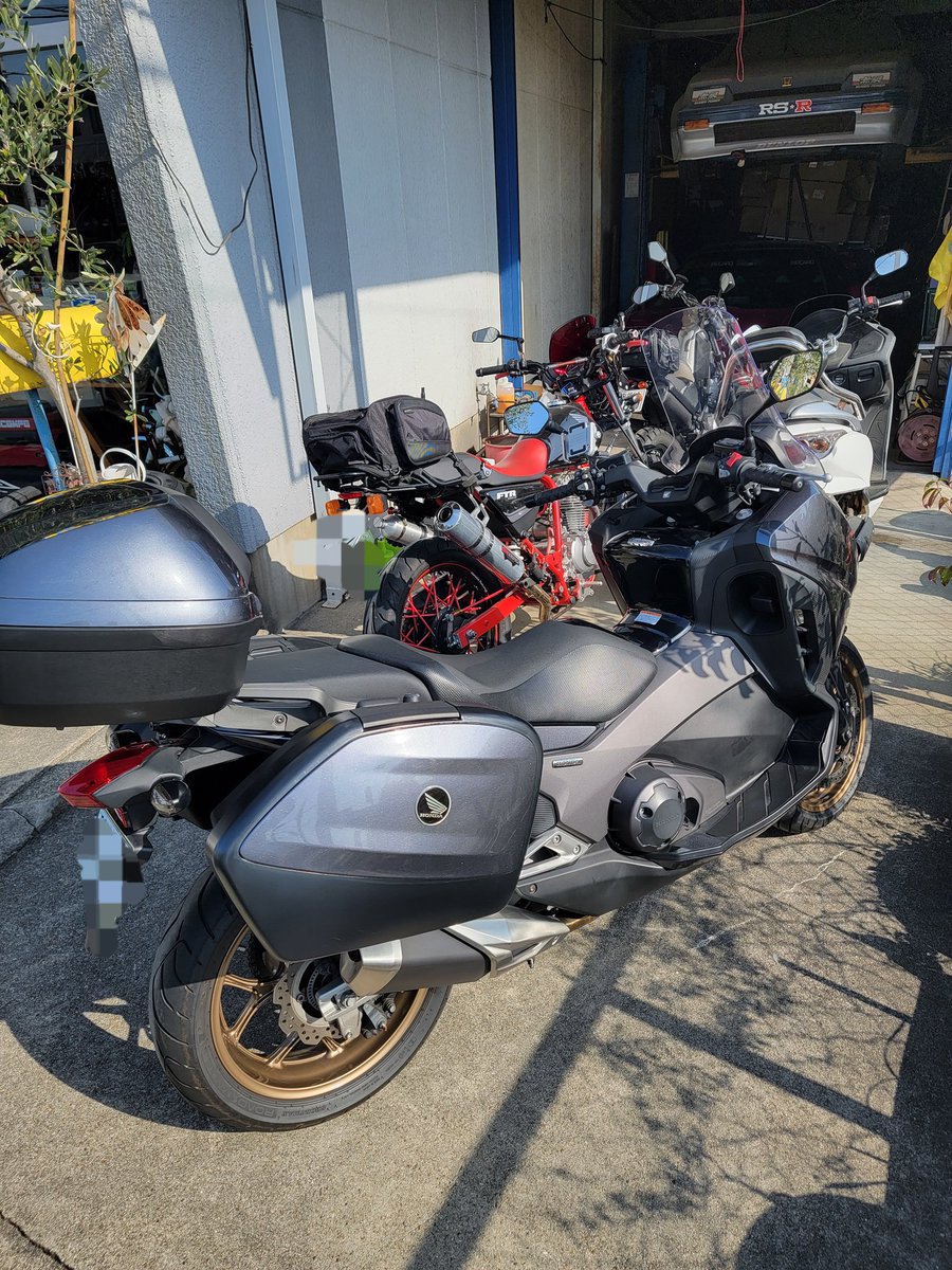 StaffYuya's tweet photo. 明日は岐阜にソロツーに行くから洗車した😆🧽
ここはバイク屋さんですか?🤔
#backyardspecial #BYS #ホンダ車専門店 #バイク屋じゃなくて車屋です #staffyuya #nc750 #rc71 https://t.co/g3sgTuK3OB