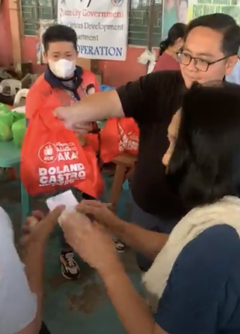 dolandcastro's tweet photo. dahil WALANG IWANAN mga KAPATROL ☝️😍🙏🏻 #ReliefOps #SunogVictimsBrgyTalayanQC #KapatrolDolandCastro #Akay https://t.co/KPgVRDFqjA