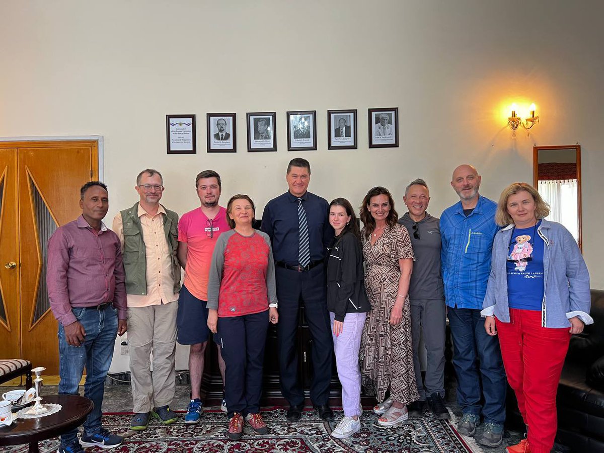 3 марта Посол России И.Мозго принял в посольстве группу российских туристов

On March 3, Russian Ambassador I. Mozgo received a group of Russian tourists at the embassy