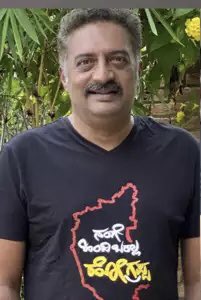 BellamSwathi's tweet image. Have you ever seen any top politician from UP or Bihar or Delhi wear a T shirt which says 
Tamil Maaloom Nahi, Jaa bey ?
Why only dravidian stock CMs son is wearing such things. Taking him as inspiration another politician from karnataka @prakashraaj who just got 20000 votes in…