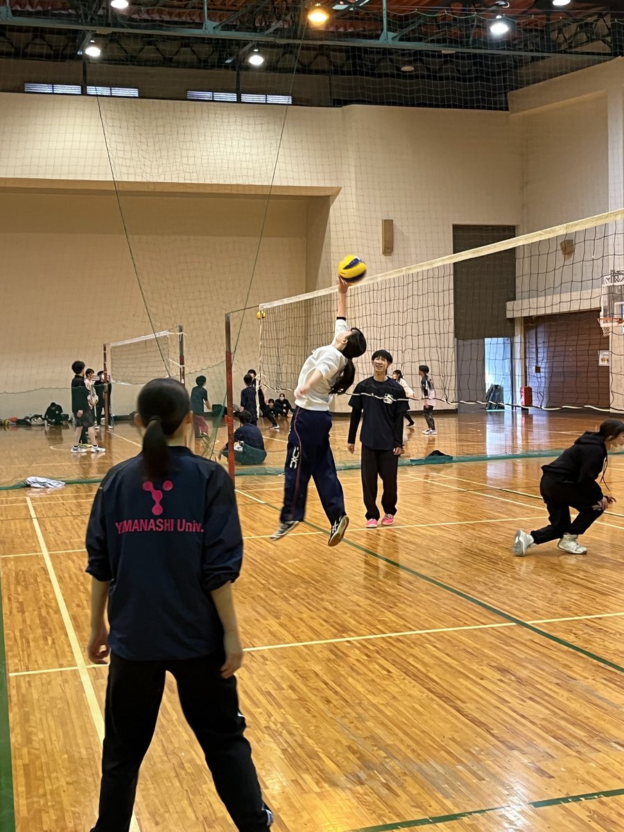 梨大に合格された新入生のみなさんおめでとうございます！
山梨大学バレーボールサークルのVIPです！
ここでは、経験者も初心者も楽しくゆるーく活動しています！
基本毎週月曜日と土曜日に北東中体育館で19時〜21時半まで活動してます！
興味のある方はぜひDM下さい！
 #春から梨大