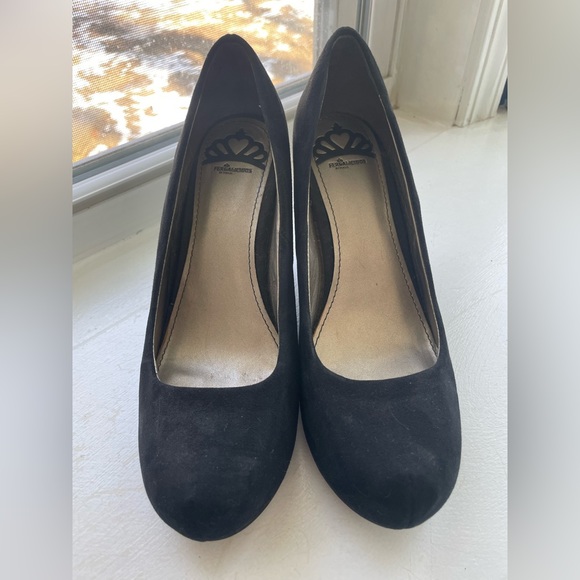 tompaul71's tweet photo. So good I had to share! Check out all the items I'm loving on @Poshmarkapp #poshmark #fashion #style #shopmycloset #fergalicious #columbia: https://t.co/IaDg6pC9px https://t.co/lqdXaLddkZ