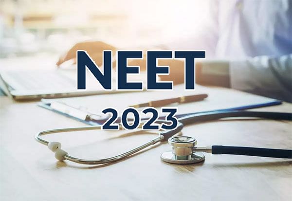 tamilmarxorg's tweet image. மருத்துவப் படிப்புகளுக்கான நீட் நுழைவுத் தேர்வுக்கு விண்ணப்பக் கட்டணம் ரூ.100 உயர்த்தப்பட்டுள்ளது. 

 பொதுப் பிரிவினருக்கு ரூ.1,600ல் இருந்து ரூ.1,700ஆக உயர்த்தப்பட்டுள்ளது. 

 #NEET #ApplicationFees #Increase 1/2