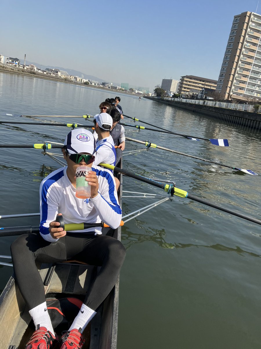 rowinglovers's tweet image. 今日は久しぶりに現役と一緒に乗りました！みんな上手くなってるし、声出して元気もいいし、楽しい乗艇でした！！
新シーズン楽しみです