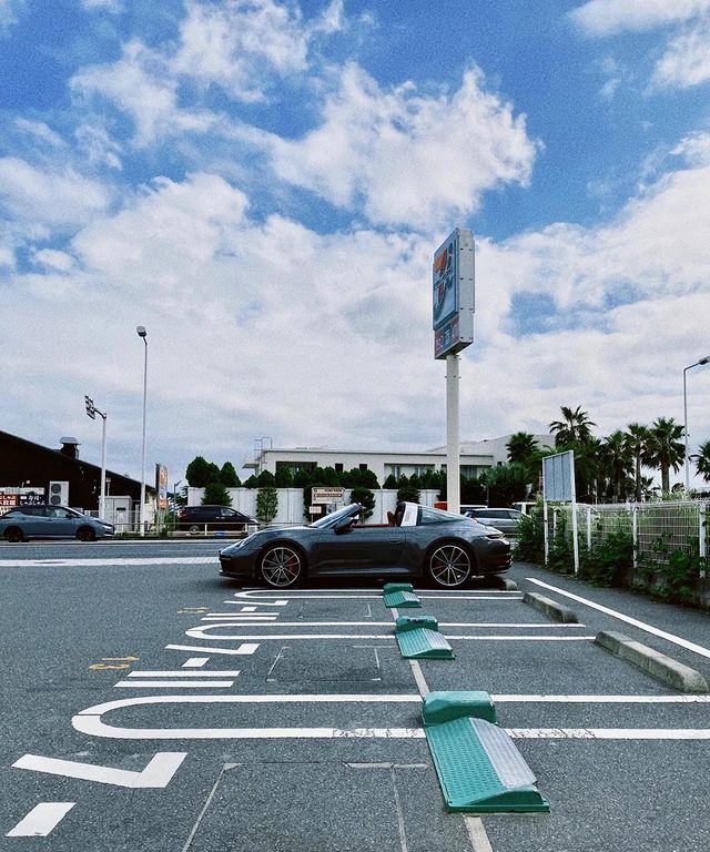 mohammedqubais's tweet photo. 本日晴天なり！
こんな日はドライブ🚗💨
本当に雲一つない🌞
#タルガ
#ポルシェ911
#ポルシェ911targa
#ポルシェ女子
#ポルシェボクスター
#ボルシチ
#ポルシェ911カブリオレ
#駐車場 https://t.co/skcQNeWxf8