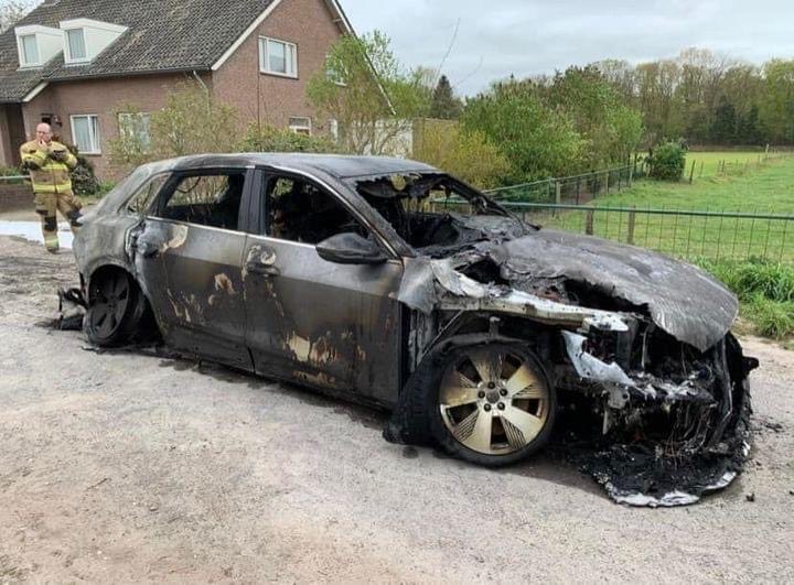 The batteries in an electric car weigh about 500 kg. To make a car battery of this type, you need to process 10 tonnes of salt for the required lithium, 15 tonnes of ore for the required cobalt, two tonnes of ore to get enough nickel and 12 tonnes of copper ore! They Arent Green!