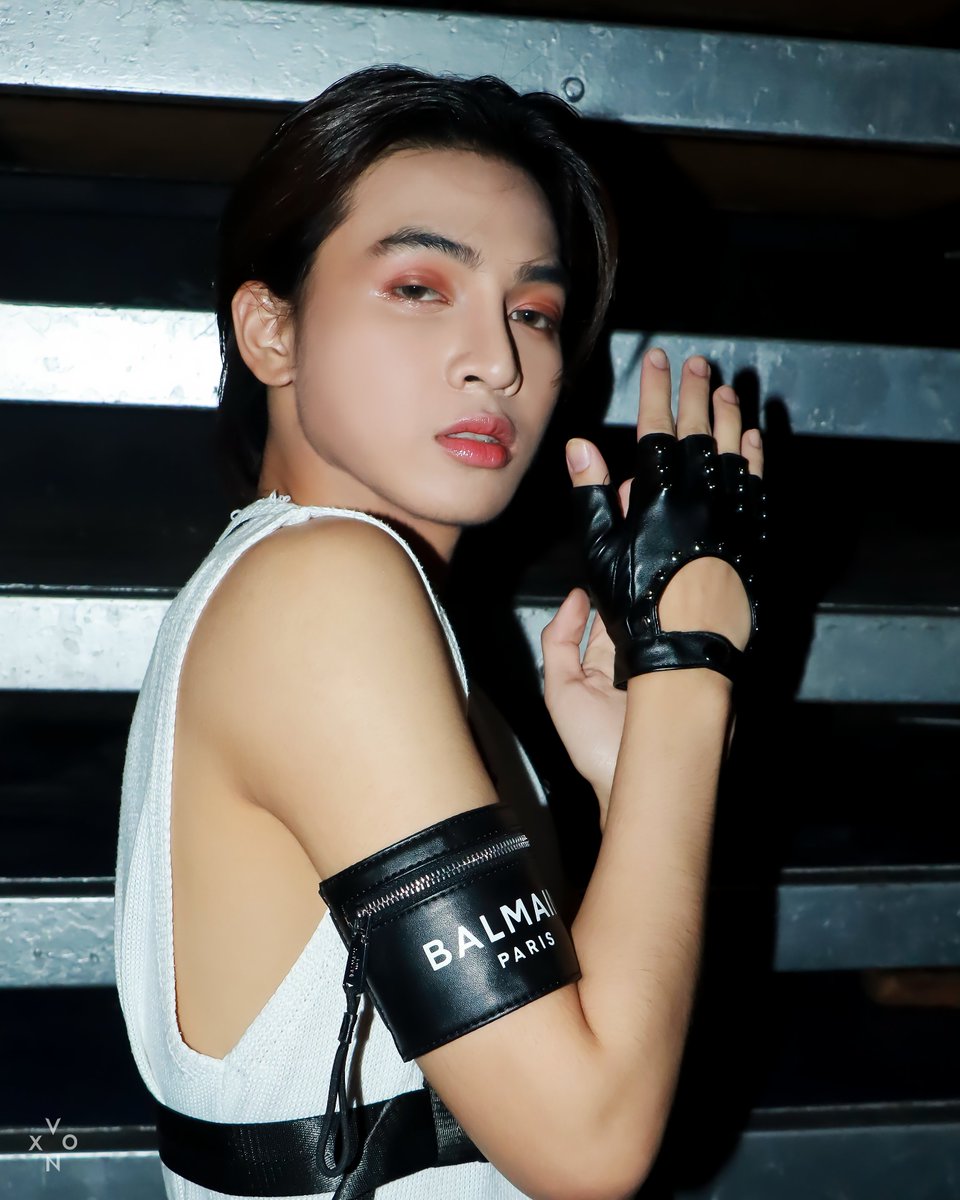 vxonofficial's tweet photo. Franz at #DeoprocePHXSongKang

#VXON #VXON_Franz https://t.co/pFxLC91Tae