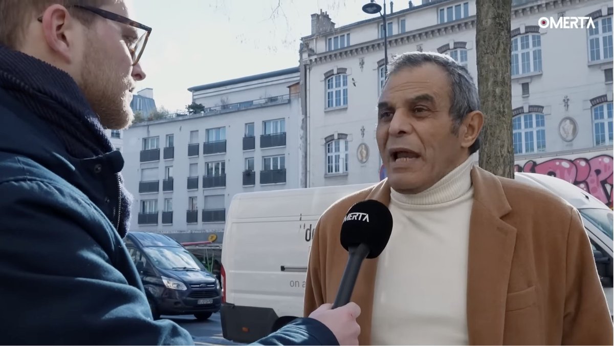 YannBarte's tweet photo. Reconnaitrez-vous ce "passant"?
Pour lui, pas besoin de souffler les réponses, il déroule les délires du Grand remplacement de #KaisSaied/Zemmour.
De même, #RT "croisait" Axel, Gilet jaune, qui nous expliquait que les casseurs étaient des flics déguisés.#Tunisie #Omerta #DAnjou https://t.co/j7mwJ76JKo