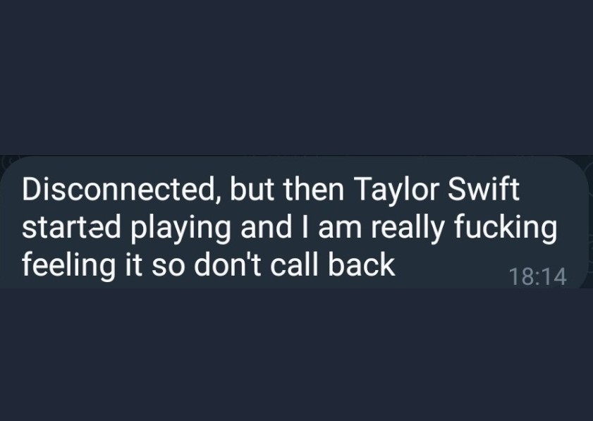 gemofgems93's tweet photo. I was on the phone to my girlfriend when it cut out. Her next message was such a mood https://t.co/DlDSPxvQCH
