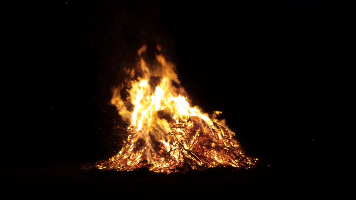 Op 9 en 10 april is het Pasen. Organiseer je een paasvuur? Vraag dan vóór 17 maart ontheffing aan. Dit kan alleen digitaal via winterswijk.nl/vuur-stoken.