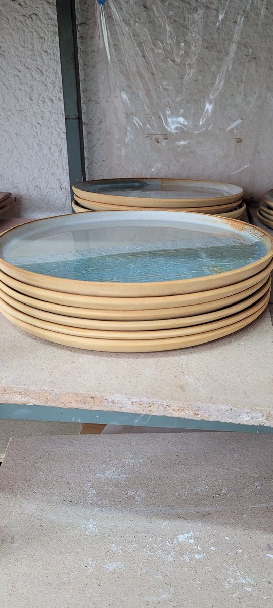 somanymoods's tweet image. Les commandes c'est chouette. Ca me permet de faire des pieces que je n'ai jamais en stock😄
#ceramiste #assiettes #voscommandes