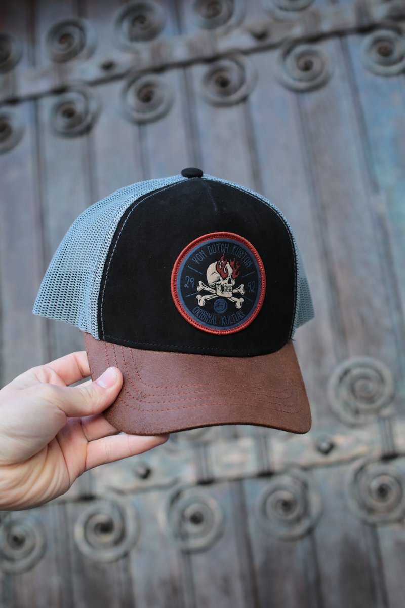 Trucker Fire Skull ☠️

Honorez la contre-culture américaine des années 50, peuplée de carrosseries rutilantes et de moteurs vrombissants, avec ce nouveau modèle by Von Dutch.

Disponible sur notre boutique headict.com

#headict #vondutch #truckers