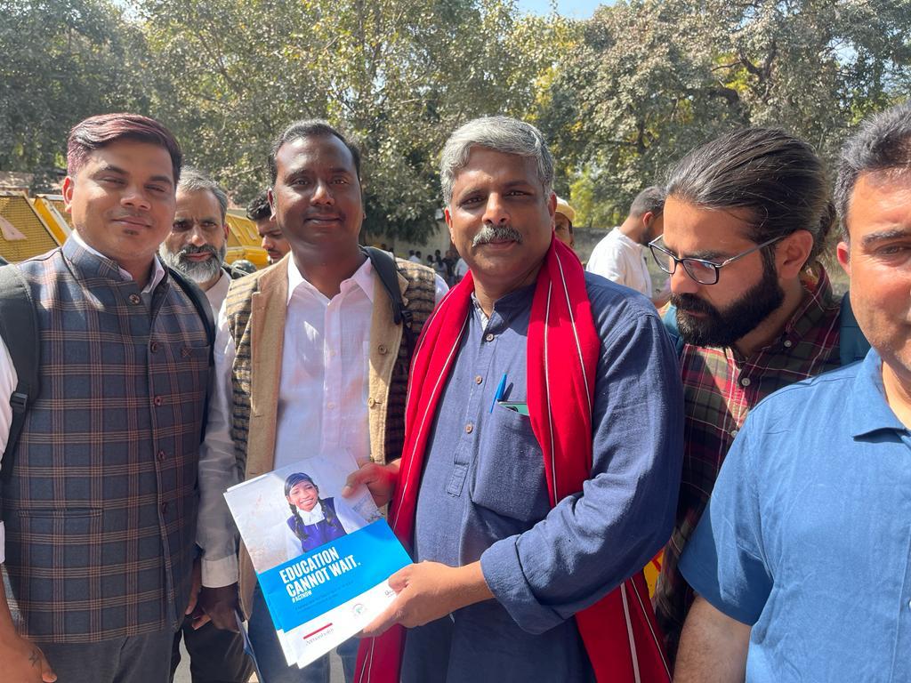 Atmashakti3's tweet image. The report of our national campaign &quot;Education cannot wait. Act Now&quot; was shared recently with eminent people in New Delhi. 

Our children deserve a better future!!

#learningrecovery #educationcannotwait #schoolinfrastructure #rte #mochatashali #grassrootnarratives