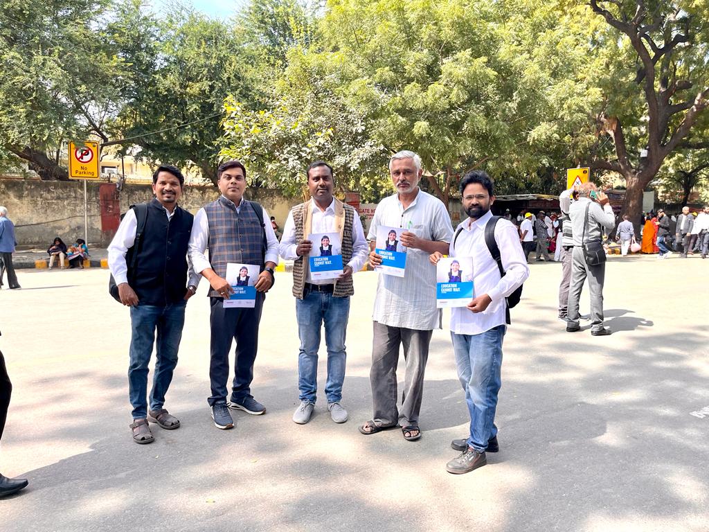 Atmashakti3's tweet image. The report of our national campaign &quot;Education cannot wait. Act Now&quot; was shared recently with eminent people in New Delhi. 

Our children deserve a better future!!

#learningrecovery #educationcannotwait #schoolinfrastructure #rte #mochatashali #grassrootnarratives