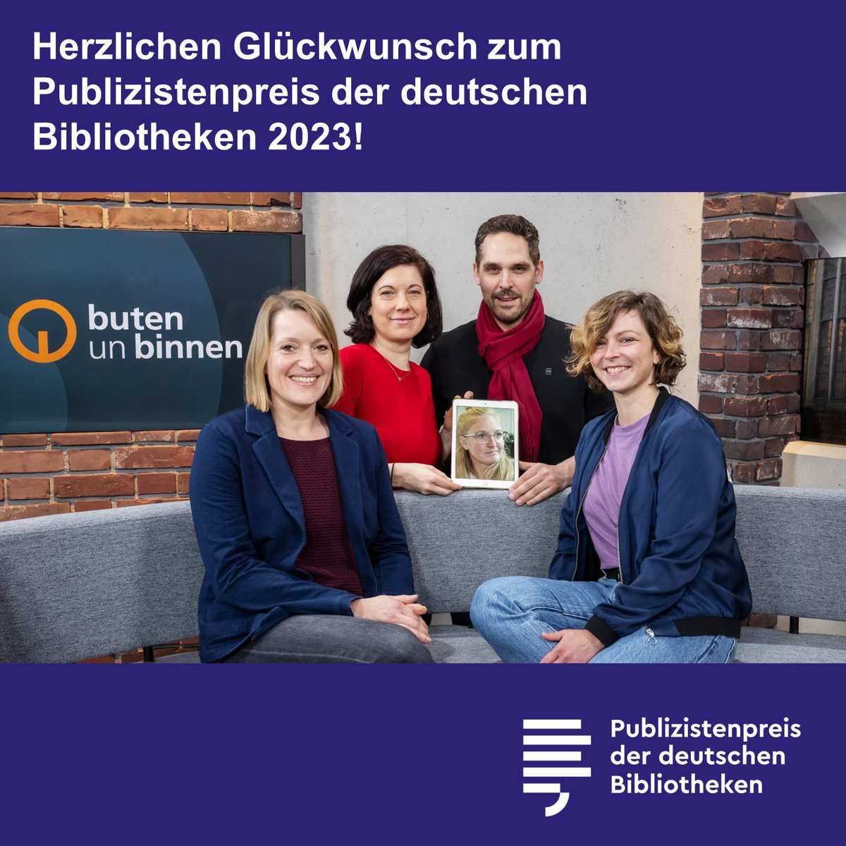 Die Autor*innen der <a href="/butenunbinnen/">Buten un Binnen</a>-Wochenserie zum Thema #Bibliotheken“ erhalten den #Publizistenpreis der deutschen Bibliotheken 2023 von <a href="/VDB_Vorstand/">VDB</a>, @bib_info und dbv! 💐🥳
Wir gratulieren sehr herzlich und freuen uns auf die Preisverleihung am 26. Mai bei der @BiblioCon23!