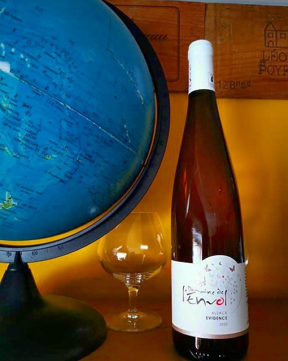 You can travel the world and make a stopover in Alsace ! #alsacerocks #drinkalsace #cuveeEvidence #macerationwine #skincontact #domainedelenvol #blendedwine #dorfburg

(Photo : Bacaretto - La Feuille de Vigne)