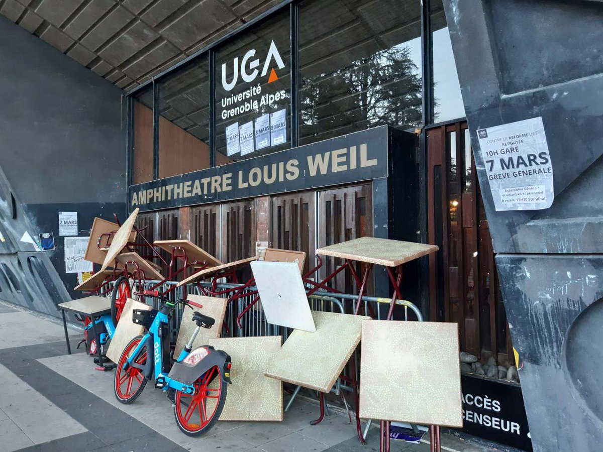 unionetudiante_'s tweet photo. Partout en France les étudiant•es se mobilisent contre la réforme des retraites ! Tours, Strasbourg, Nantes, Brest, Grenoble, etc. de nombreuses facs sont déjà bloquées !

#GreveGenerale #grevedu7mars 
#ReformesDesRetraites https://t.co/MLbv2ngYrz