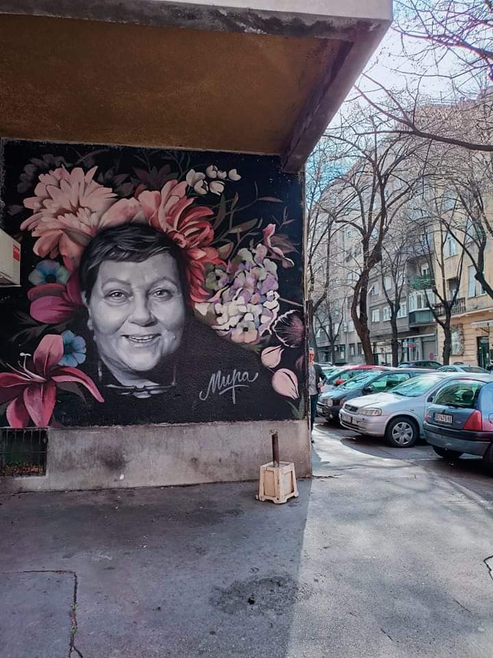 Дорћол, угао Страхињића Бана и Риге од Фере, мурал "Мирно спавај Нано" посвећен преминулој цвећарки Мири која је на том ћошку 25 година продавала цвеће.