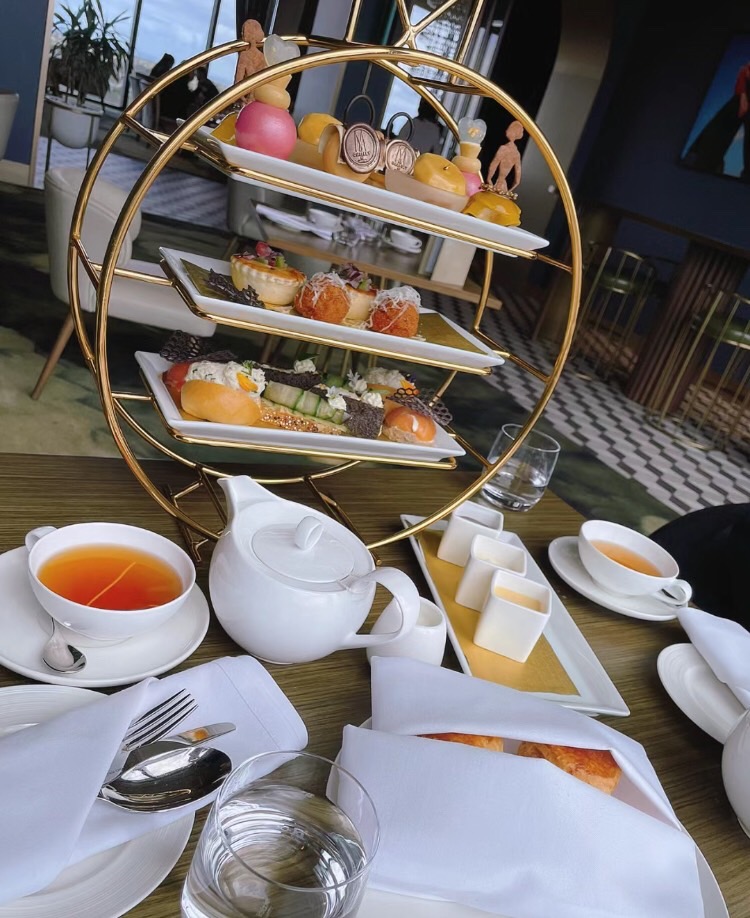 Eat the cake in your belly and hide summer in your photos