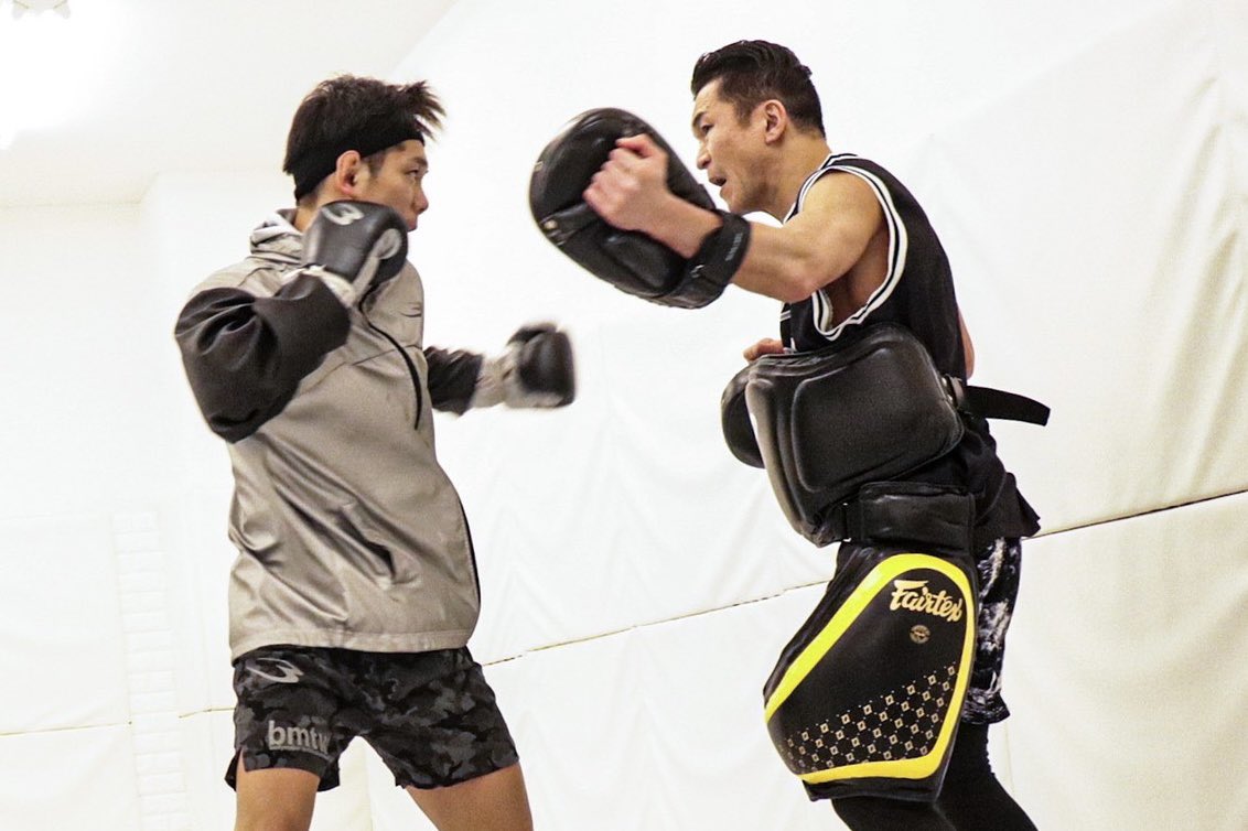 36Sfk's tweet photo. 今週も皇治からスタート
#皇治
#nariagari
#team_one
#rizin
#sfkキックボクシングジム
#パーソナルレッスン
#契約トレーナー https://t.co/na7ZNskRfn