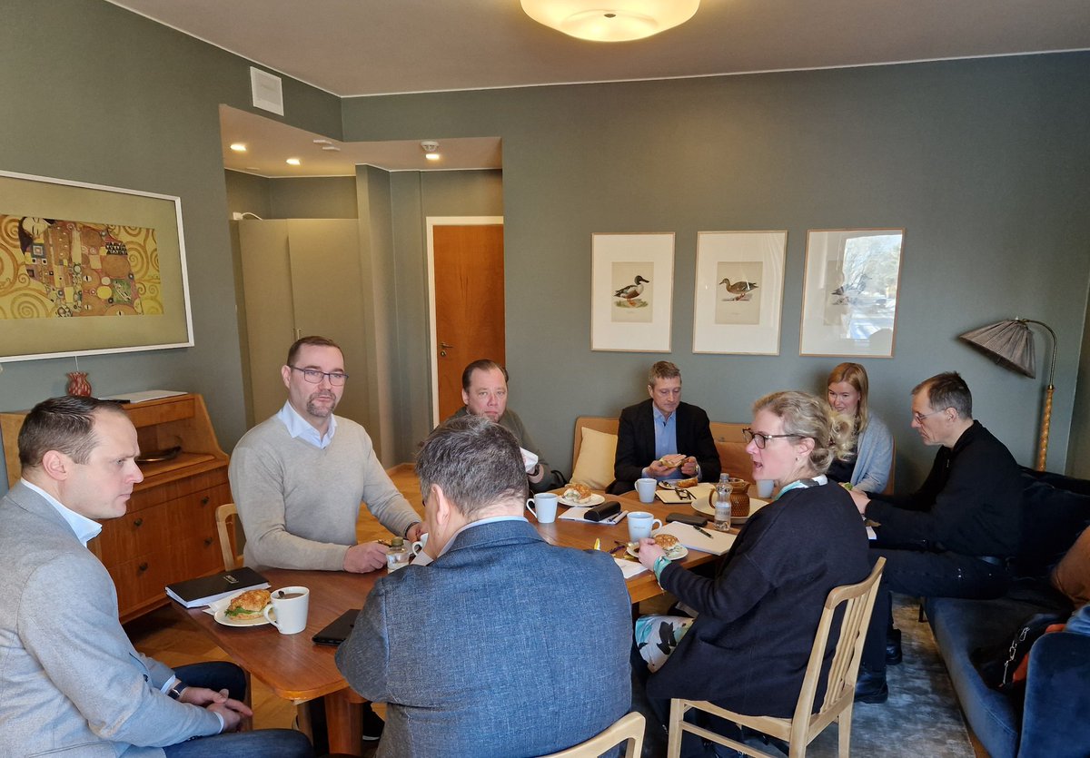 Loimaan kauppakamariosaston LOIKKA-foorumi kokoontuu tänään vientikaupan keskusteluagendalla Hotelli Vihannonkulmassa. Hieno porukka seudun teollisuusyritysten edustajia paikalla. #loimaa <a href="/kauppakamaritku/">Turun kauppakamari</a>