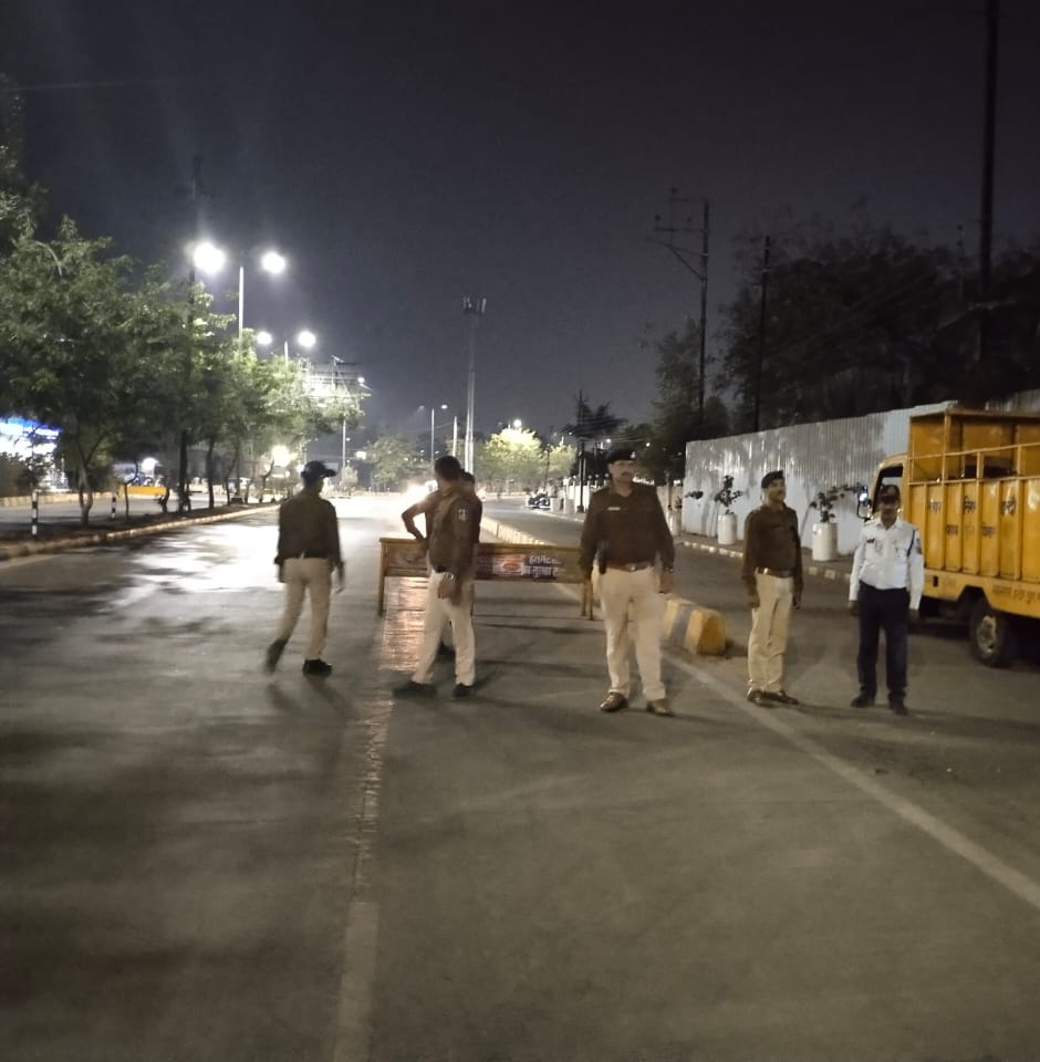 होली परिवार के साथ/दोस्तो के साथ मनायें, परंतु शराब पीकर वाहन कदापि ना चलायें।
विगत चार दिनों में शराब पीकर वाहन चलाकर स्वयं तथा दूसरो की जान जोखिम में डालने वाले 177 गैर जिम्मेदार वाहन चालकों के विरूद्व प्रकरण कायम,177 वाहन जप्त। <a href="/CMMadhyaPradesh/">Chief Minister, MP</a> <a href="/mohdept/">Home Department, MP</a> <a href="/DGP_MP/">DGP MP</a> <a href="/PHQ_Editorial/">Editorial_Board</a>