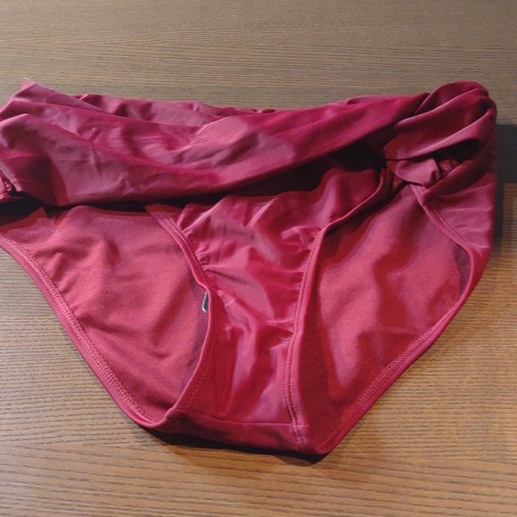 So good I had to share! Check out all the items I'm loving on <a href="/Poshmarkapp/">Poshmark</a> from @youngmark58 #poshmark #fashion #style #shopmycloset #saltcove #shekini: posh.mk/t3IEy4Y5Xxb
