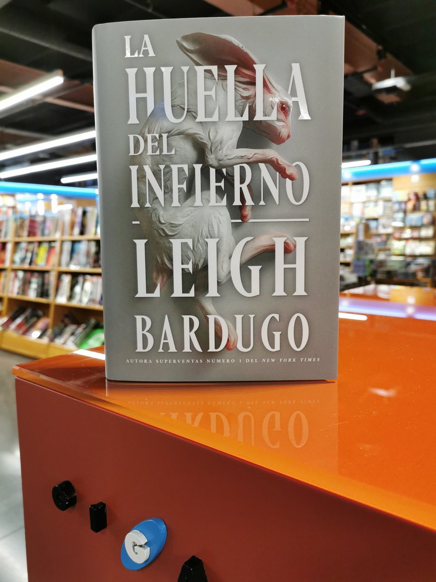 GigameshTienda's tweet photo. #LaHuellaDelInfierno es la segunda parte de la saga de #AlexStern, continuación de ‘La novena casa’, Leigh Bardugo.
🐇 Alex deberá encontrar la manera de ir y regresar del infierno para rescatar a Darlington, pese a la prohibición que pesa sobre su cabeza. https://t.co/etHrtQQDRB