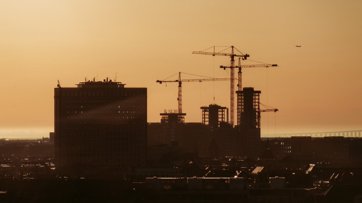 Copenhagen at Sunrise | 2023
I had the opportunity to spend a couple of days in the Danish capital for work and witnessed a wonderful sunrise from my hotel floor. #Copenhagen @VisitCopenhagen @ScandicGlobal