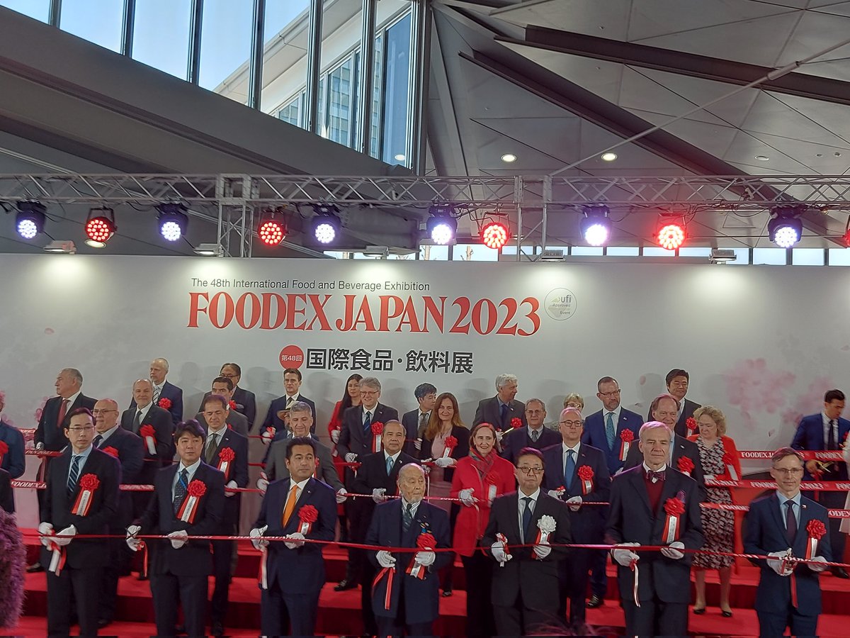 駐日フィンランド大使館 (@finembtokyo) on Twitter photo 今日から東京ビッグサイトで始まった #FOODEXJAPAN2023 では、フィンランドから来日中のフス=カッリオ農林省事務次官がオープニングでテープカット。ヤースケライネン駐日フィンランド大使 <a href="/jaasketa/">Tanja Jääskeläinen</a> と共にフィンランドブースを訪れました。展示会は金曜まで!
📷<a href="/jhusukallio/">Jaana Husu-Kallio</a> & <a href="/EsaWrang/">Esa Wrang</a> 今日から東京ビッグサイトで始まった #FOODEXJAPAN2023 では、フィンランドから来日中のフス=カッリオ農林省事務次官がオープニングでテープカット。ヤースケライネン駐日フィンランド大使 <a href="/jaasketa/">Tanja Jääskeläinen</a> と共にフィンランドブースを訪れました。展示会は金曜まで!
📷<a href="/jhusukallio/">Jaana Husu-Kallio</a> & <a href="/EsaWrang/">Esa Wrang</a>