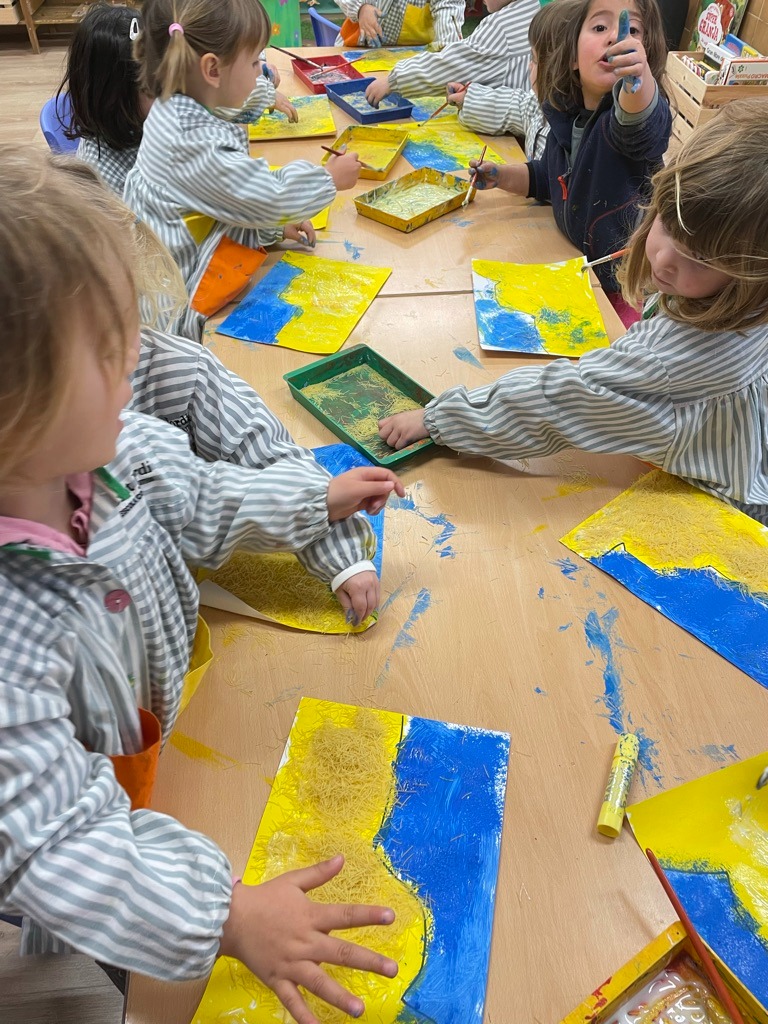 IESANTJORDI's tweet photo. A I3 hem treballat Van Gogh. Hem fet un tour virtual i hem reproduït l'obra "la siesta" #NousEspaisUnNouSantJordi
#iesantjordi #vilassardedalt #escolescoop #escolesmaresme #pedagogiaviva #metodologiaactiva #racons #minimons #ambients #projectes #assemblea #educacioemocional https://t.co/JMlqpTv30v